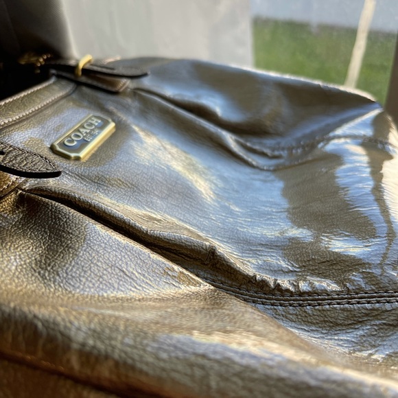 Gold Coach purse - Picture 6 of 10